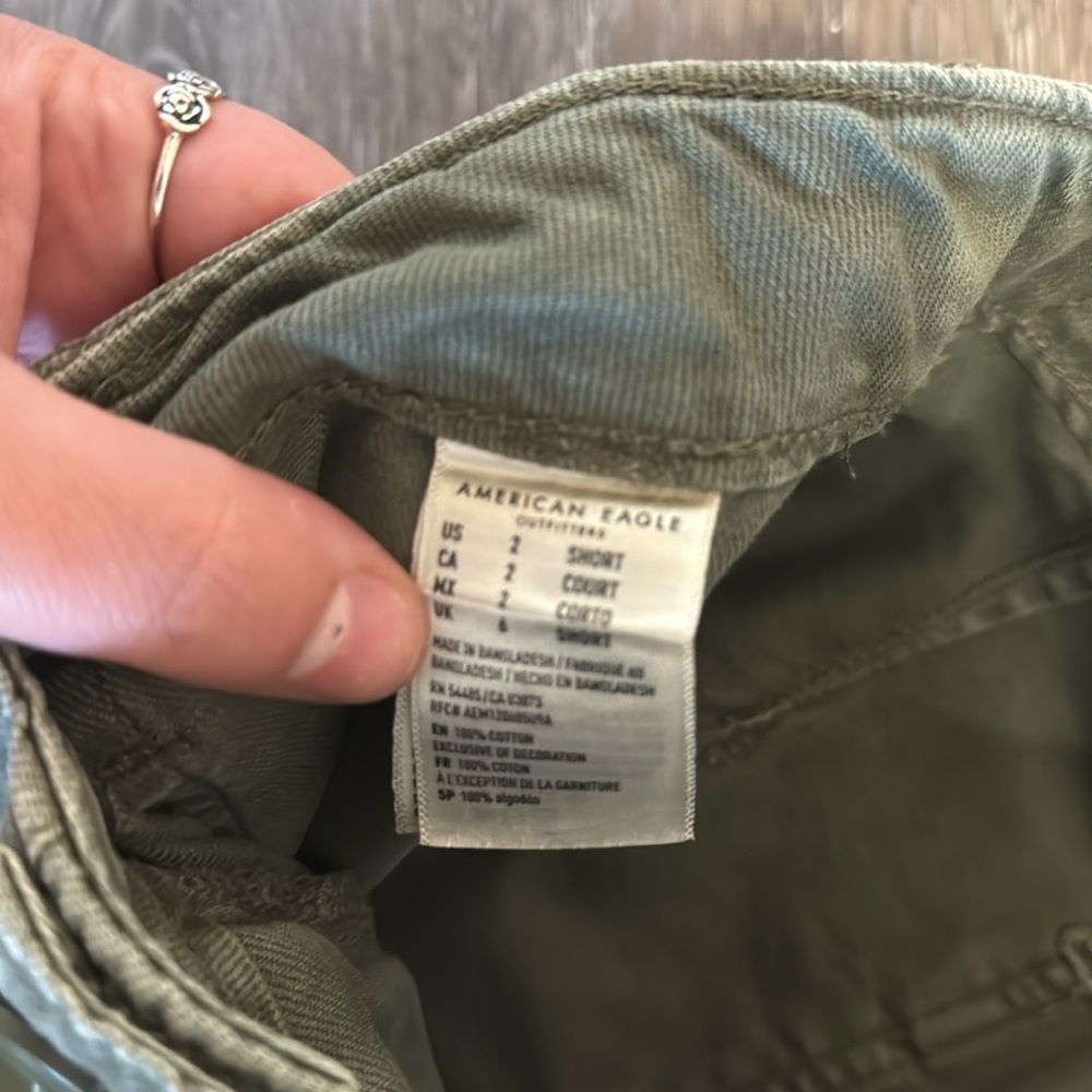 American Eagle green distressed high waist cargo pants cotton women’s short 2S - Picture 6 of 8